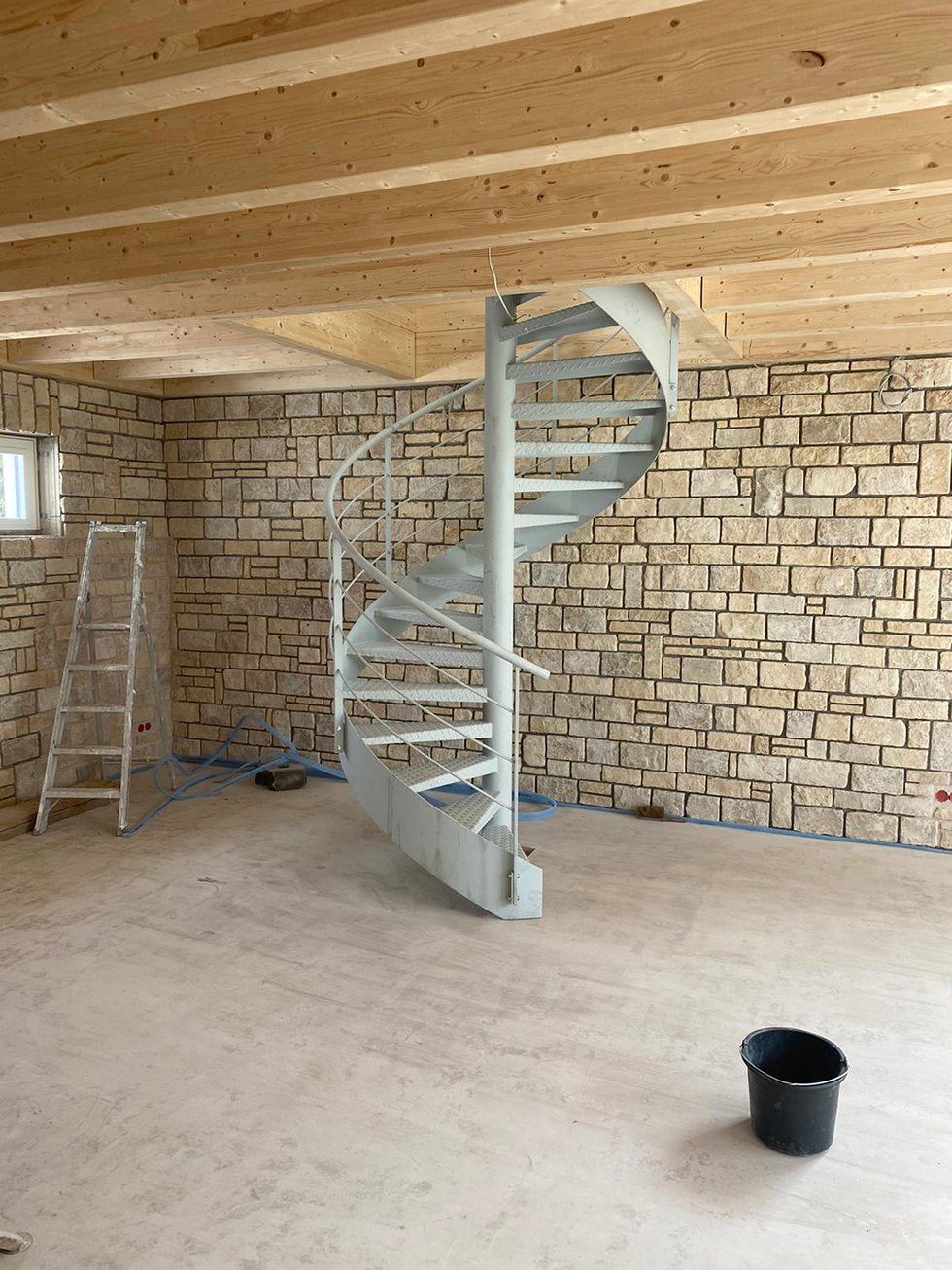 Stahltreppe vorher, unlackiert